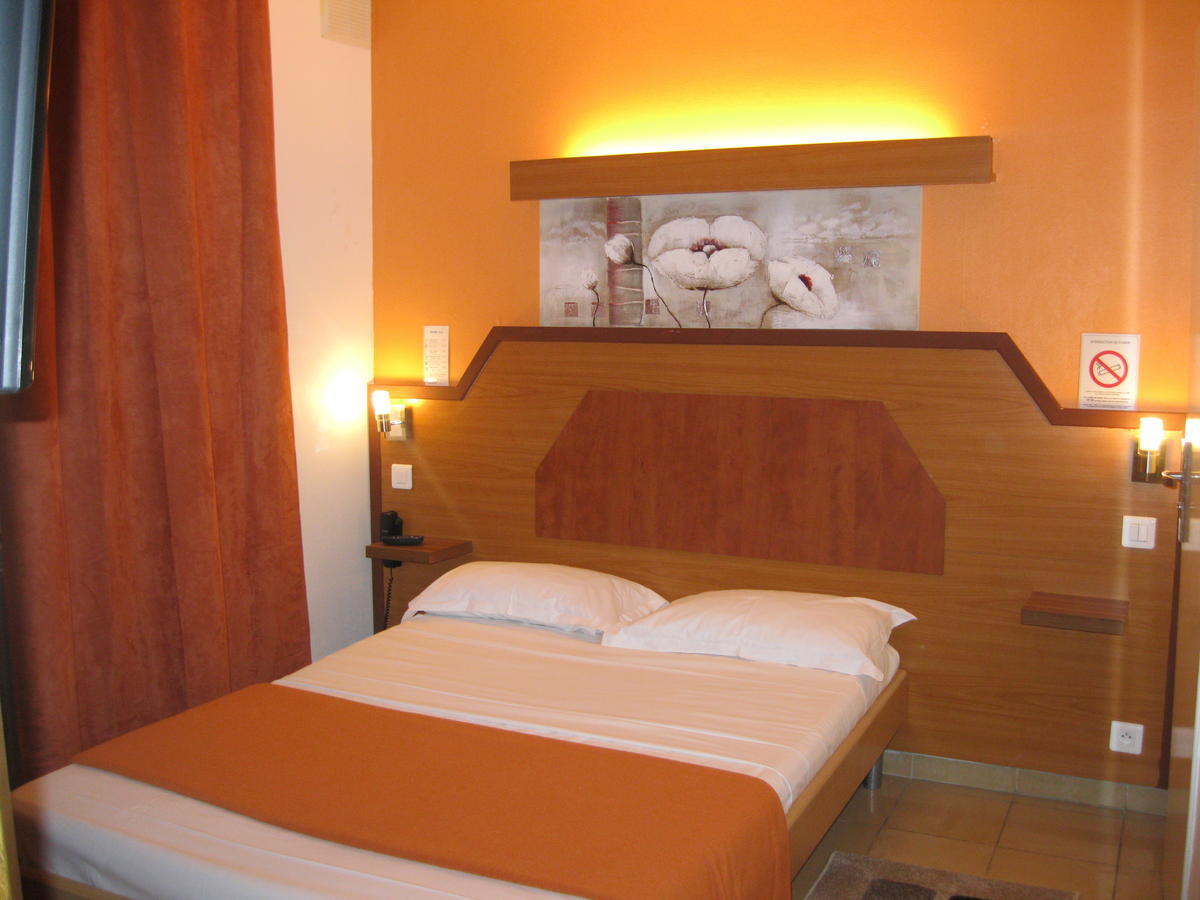 Le Nouvel Hotel Du Theatre Paris Room photo